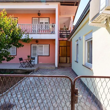 Apartament Studio Gina *